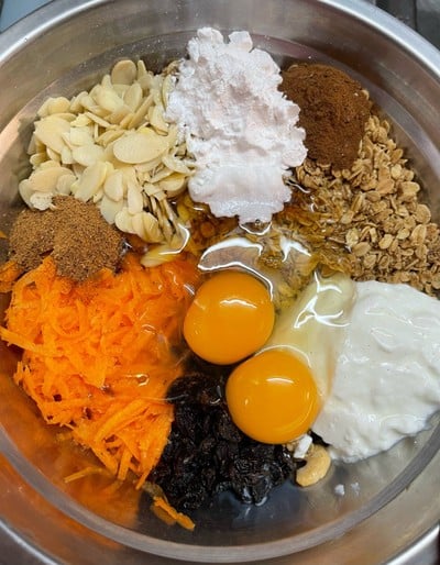 วิธีทำ Flourless oatmeal raisin carrot cake วิธีทำ Flourless oatmeal raisin carrot cake