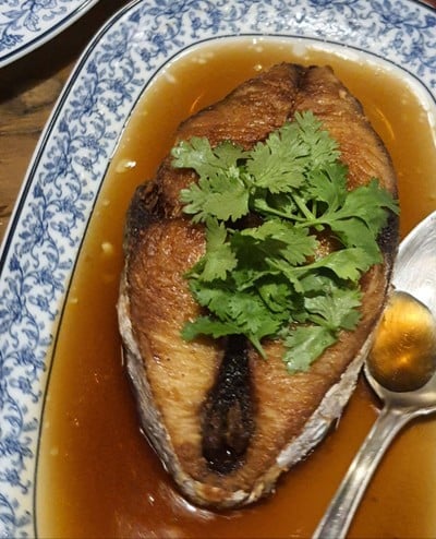 ปลาอินทรีทอดราดซีอิ๊ว