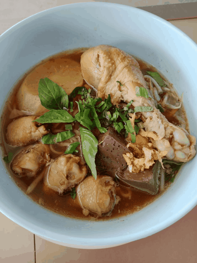 ก๋วยเตี๋ยวไก่ตุ๋น