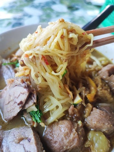 ก๋วยเตี๋ยวน้ำแกง
