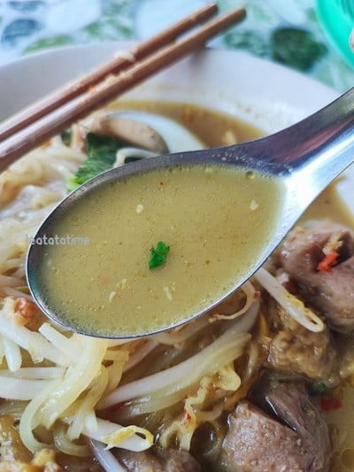 ก๋วยเตี๋ยวน้ำแกง