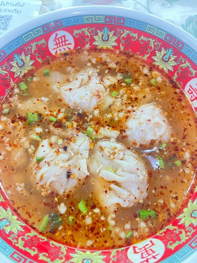 เกี๊ยวกุ้งต้มยำ