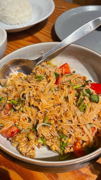 ยำขนมจีน