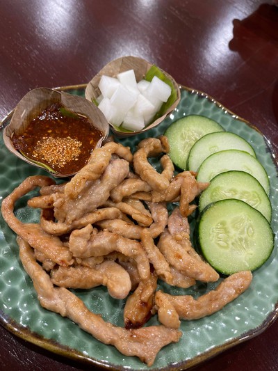 ชุดข้าวเหนียวหมูทอดหลังวัง