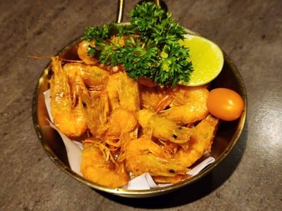 กุ้งตัวเล็กคลุกแป้งทอด