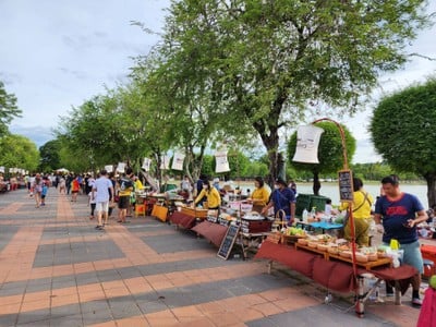 ตลาดท่ารับเสด็จ