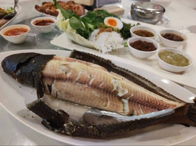 ไพบูลย์ไก่ย่าง-ไก่ย่างหนังกรอบ ต้นตำรับสิงห์บุรี สิงห์บุรี
