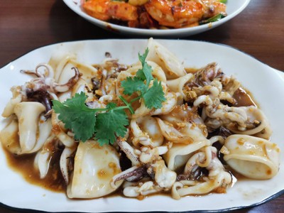 ปลาหมึกผัดกระเทียม