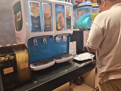 อาหาร หรือ เครื่องดื่ม