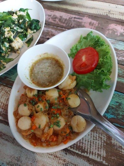 หอยเชลล์ผัดเนยกระเทียม