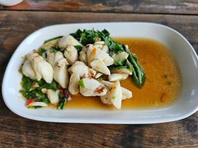 ผัดกะเพราเนื้อปู