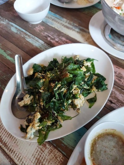 ใบเหลียงผัดไข่
