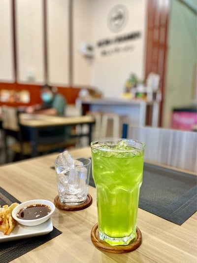 🍵 Iced Green Tea Refill. (Price 25 Baht.)