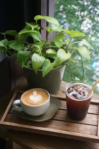 เมนูของร้าน มีวนา คอฟฟี่ แฟล็กชิพสโตร์ ศรีนครินทร์