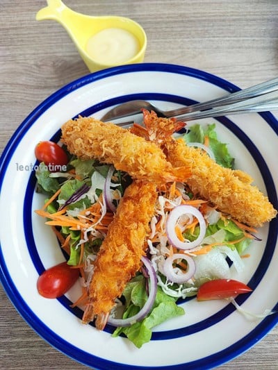 สลัดกุ้งทอด
