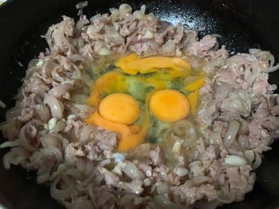 วิธีทำ จิ้นส้มคั่วไข่ (แหนมผัดไข่สไตล์ล้านนา)