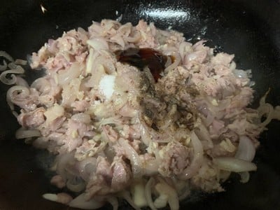 วิธีทำ จิ้นส้มคั่วไข่ (แหนมผัดไข่สไตล์ล้านนา)