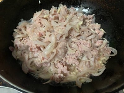 วิธีทำ จิ้นส้มคั่วไข่ (แหนมผัดไข่สไตล์ล้านนา)