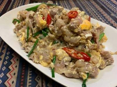 วิธีทำ จิ้นส้มคั่วไข่ (แหนมผัดไข่สไตล์ล้านนา)