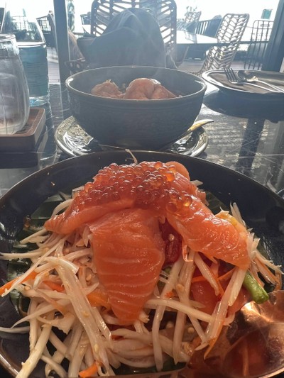 เซตส้มตำแซลมอนซาชิมิ ไข่ปลาแซลมอน