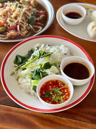 ข้าวปุ้นฮ้อน