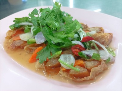 ยำไส้กรอกจีน