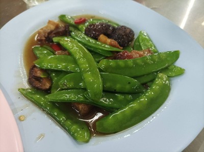 ผัดถั่วลันเตา ข้าวโพดอ่อน