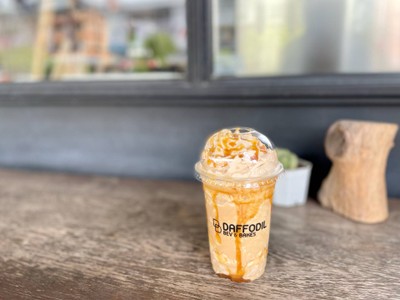 ☕️ Caramel Macchiato Frappe. (Price 80 Baht.)