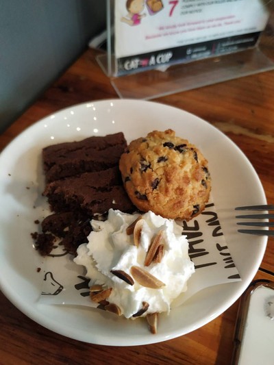 COOKIE AND CREAM