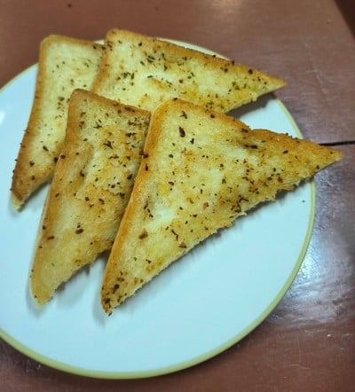 ขนมปังกระเทียม