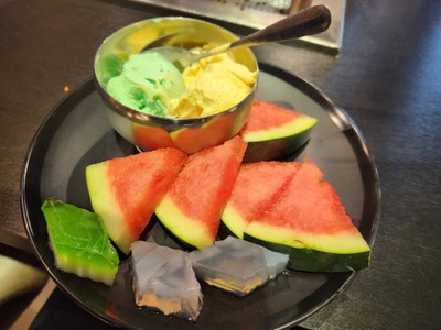 อาหาร หรือ เครื่องดื่ม