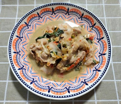 กระเพราหมูสามชั้น