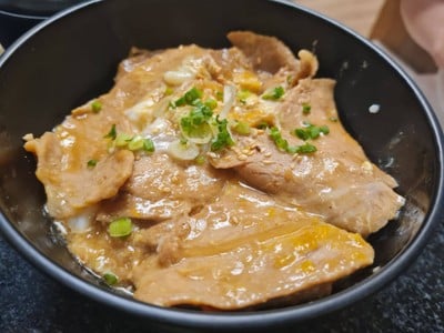 ข้าวหน้าหมูย่างราดไข่ตุ๋น