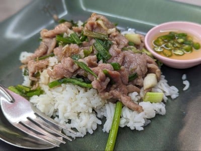 ข้าวเนื้อน้ำมันหอย