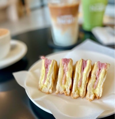 🥪 Ham & Cheese Sandwich. (Price 59 Baht.)