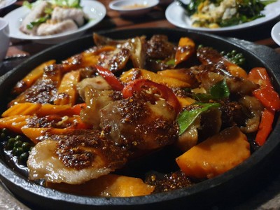 คอหมูย่างกระทะร้อน