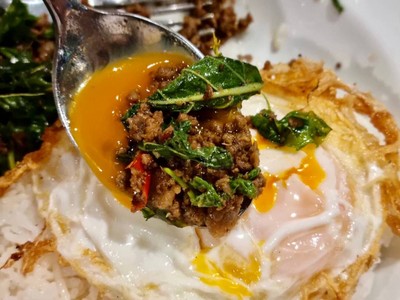 กะเพราเนื้อบด