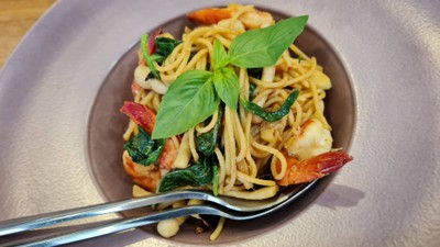 Spaghetti Shrimp And Dried Chilli