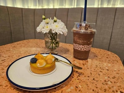 Wondering Cafe & Bakeshop HQ ถนนนางลิ้นจี่