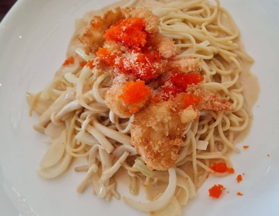 Spaghetti กุ้งชุปแป้งทอด