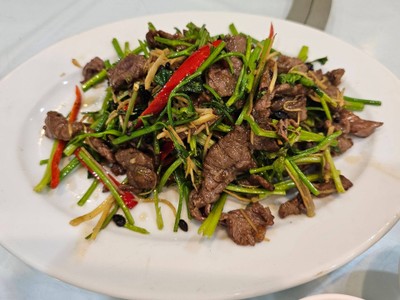 แจ้งผลัดใบขึ้นฉ่าย