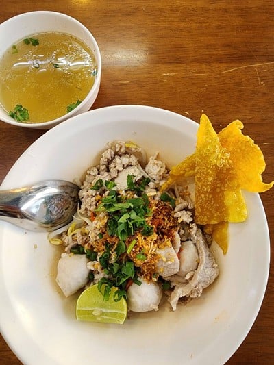 ก๋วยเตี๋ยวหมูต้มยำโบราณ