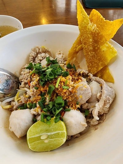 ก๋วยเตี๋ยวหมูต้มยำโบราณ