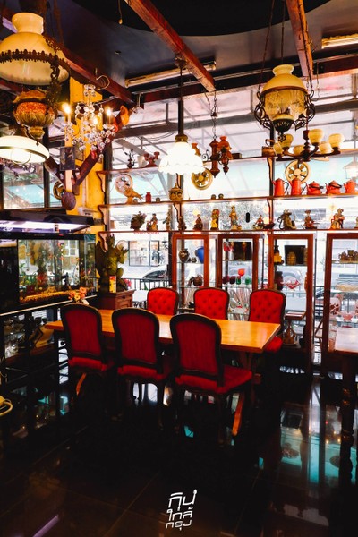 The Witch Antiques & Restaurant