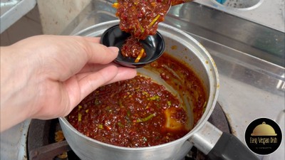 วิธีทำ ซอสน้ำพริกเผาต้มยำ (EP.3/3 ซีรี่ส์ เมนูสเต็กวีแกนเห็ดออรินจิ)