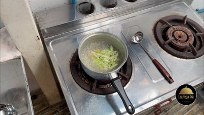 วิธีทำ ซอสน้ำพริกเผาต้มยำ (EP.3/3 ซีรี่ส์ เมนูสเต็กวีแกนเห็ดออรินจิ)