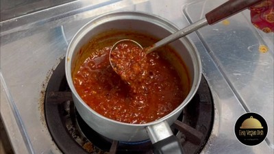 วิธีทำ ซอสน้ำพริกเผาต้มยำ (EP.3/3 ซีรี่ส์ เมนูสเต็กวีแกนเห็ดออรินจิ)