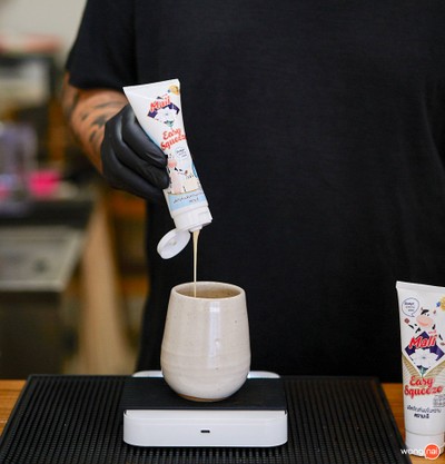 SOMETHIN' BLACK coffee & bakery พระโขนง คลองตัน