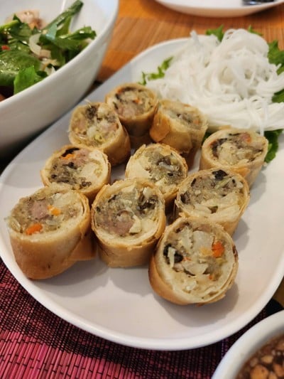 เมนูของร้าน แหนมเนืองญีญวน ประชาชื่น