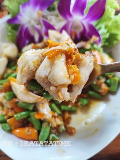 ปูก้อนผัดพริกเหลือง